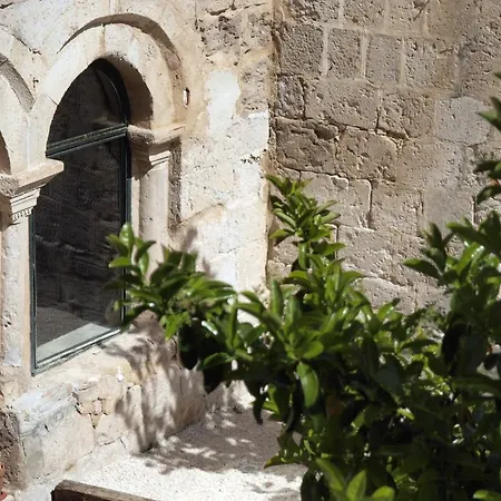 El Monasterio Escondido 4*